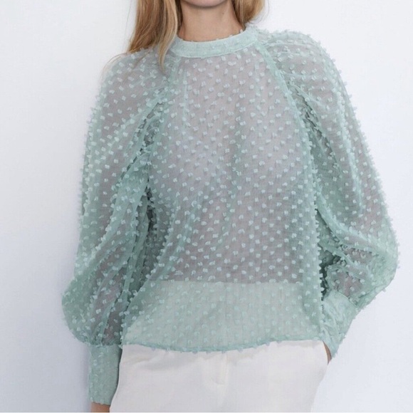 🦋 BLOGGERS FAVORITE 🦋 ZARA SEMI-SHEER TEXTURED BLOUSE SIZE M - Picture 2 of 14